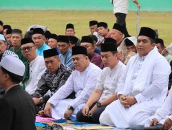 Sholat Idul Adha 1446 H/2025 M, Danlanal Bintan di Desa Pangkil Teluk Bintan Bersama Bupati Bintan dan Masyarakat