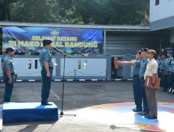 Komandan Lanal Bandung Pimpin Upacara Bendera 17-an