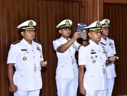 Tongkat Kepemimpinan Satlinlamil 3 Resmi Diserahkan Kepada Kolonel Laut (P) Sulthon Maula Firdaus