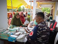 Lantamal IX dan Bank Indonesia Kembali Laksanakan Baksos Kesehatan Pada Ekspedisi Rupiah Berdaulaut di Desa Tayando Kota Tual