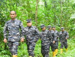 Kadisfaslanal Didampingi Aslog Dankodaeral IX Tinjau Lahan TNI AL di Dusun Karang-Karang Kota Ambon