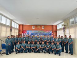 Merah Putih Berkibar di Ujung Negeri, KRI Ajak-653 Gelar Baksos dan Bagikan Bendera Jelang HUT Ke-80 RI