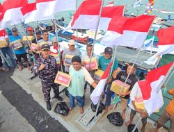 Merah Putih Berkibar di Ujung Negeri, KRI Ajak-653 Gelar Baksos dan Bagikan Bendera Jelang HUT Ke-80 RI