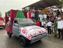 Semarakkan HUT Ke-80 RI, Danlanal Dabo Singkep Lepas Peserta Karnaval Budaya Bersama Forkopimda