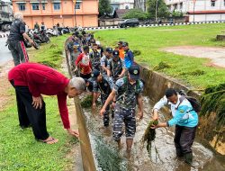 Wujud Nyata 8 Wajib TNI, Lanal Dabo Singkep Bersama Warga Gelar Gotong Royong di Tiga Lokasi Kecamatan Dabo