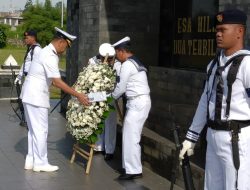 Sambut Hari Armada RI 2024, Lanal Bandung Ziarah di TMPN Cikutra