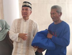 Pembagian 121 Paket Sembako dan Uang Tunai Disalurkan oleh Keluarga Besar Arisan Motilango Gorontalo di Masjid Raya Al-A’raf Sukapura 