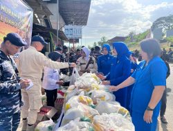 Lanal Dabo Singkep Gelar Bazar Ramadhan Murah dan Bagikan Takjil Kepada Masyarakat